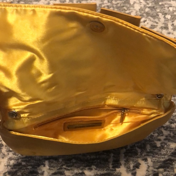 Street Level, Mustard Clutch - Picture 2 of 5